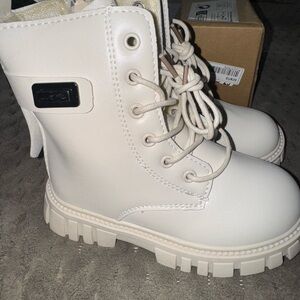 BRAND NEW! FINAL SALE!! Little Girls Size 12 White Combat Lace-Up Boots